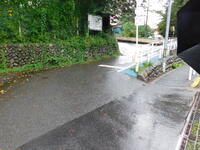 福生公園わきの坂道　街灯を確認しました。